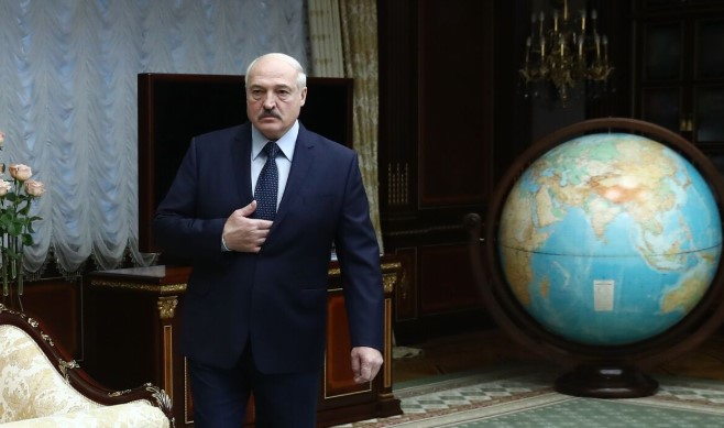Вперше за роки війни: Макрон негайно зателефонував Лукашенку